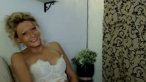 Kaligirll online show from July 18, 5:55 am