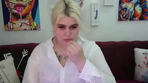 Snapshot of ambermonro chatting on September 11, 3:18 am Amber online show from September 11, 3:18 am