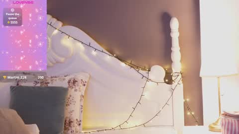 Amberseyes online show from January 11, 2:15 pm