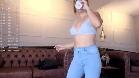 AMELIA online show from November 3, 8:24 pm