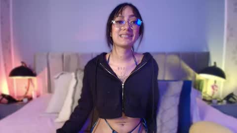 lia online show from October 20, 8:01 pm