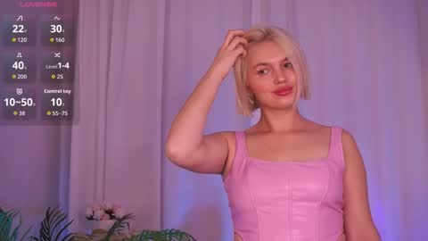 Snapshot of ameliawells chatting on October 20, 5:21 am Amelia online show from October 20, 5:21 am