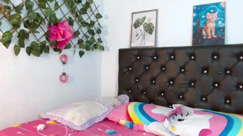 Ameliejoness  online show from February 15, 9:25 pm