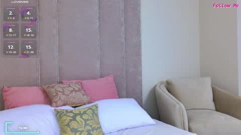 AmeliRoyse online show from April 5, 5:45 pm