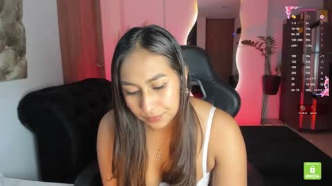 Snapshot of amelyamann chatting on October 18, 2:31 pm          online show from October 18, 2:31 pm