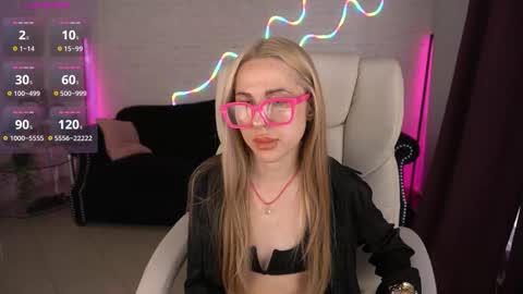 Amiraa online show from November 6, 9:48 am