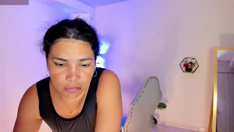 Amelya online show from December 1, 8:00 pm