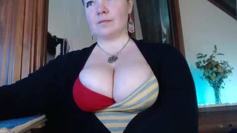 amorelara online show from February 8, 9:03 am