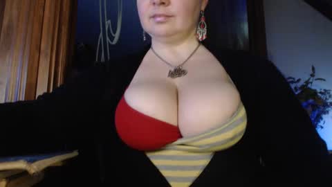 amorelara online show from February 9, 5:40 am