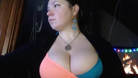 amorelara online show from January 3, 5:06 am