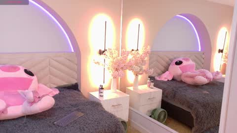 Amy online show from April 11, 7:06 pm