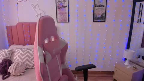 Amy sophia 3 online show from January 12, 1:05 pm