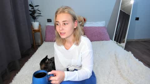 amymilson online show from December 13, 1:44 pm