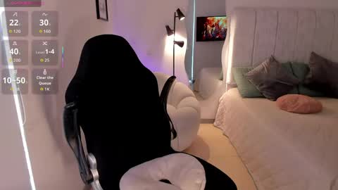    online show from April 13, 9:15 pm