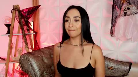 Snapshot of ana_riveros chatting on October 2, 5:12 am online show from October 2, 5:12 am