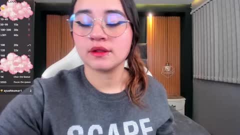 Ana online show from December 5, 8:33 pm