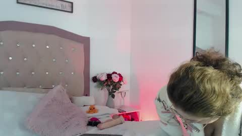 Ana Moon  online show from February 3, 6:40 am