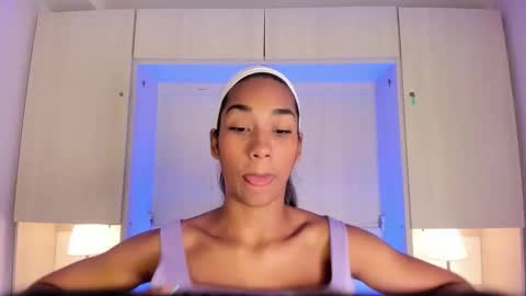 anaacollins_ online show from January 19, 11:39 am