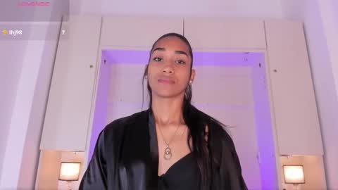 anaacollins_ online show from October 11, 12:19 pm