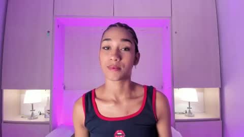 anaacollins_ online show from May 19, 11:50 am