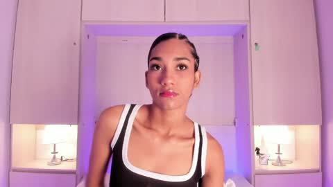 anaacollins_ online show from May 14, 11:38 am