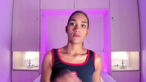 anaacollins_ online show from May 27, 12:02 pm
