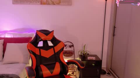 ANABEL WOLF  online show from March 9, 3:26 pm