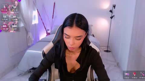 ANABEL WOLF  online show from December 4, 4:41 pm