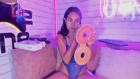 Snapshot of anaelle_bardin chatting on February 1, 7:23 pm Anna online show from February 1, 7:23 pm