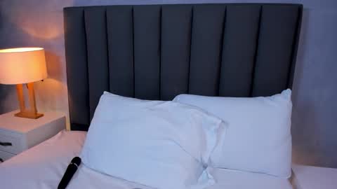 A N A online show from December 22, 2:20 pm