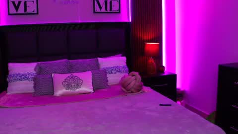 anaysobsessionxo online show from June 11, 1:05 am