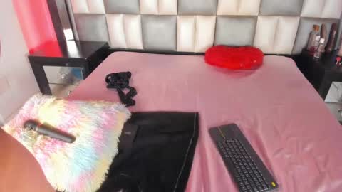 andrea_brunette_ online show from November 7, 5:57 am