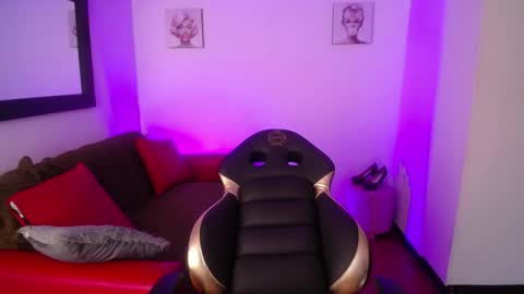 androm3da_ online show from September 20, 7:56 pm