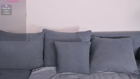 Snapshot of ange_fox chatting on October 10, 7:35 am Ange online show from October 10, 7:35 am