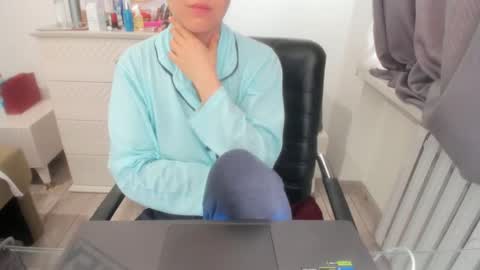 angel_lee__ online show from February 8, 4:57 am