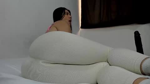 Snapshot of angela_lia_ chatting on February 5, 3:20 pm Angela online show from February 5, 3:20 pm