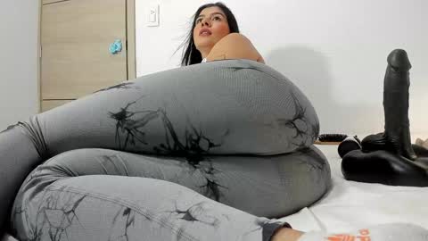 Snapshot of angela_lia_ chatting on December 21, 3:53 pm Angela online show from December 21, 3:53 pm