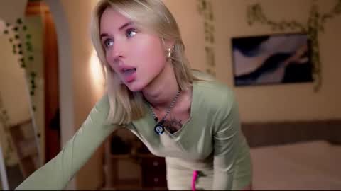 Snapshot of angelic_lovers_ chatting on October 20, 5:27 pm Gabby online show from October 20, 5:27 pm