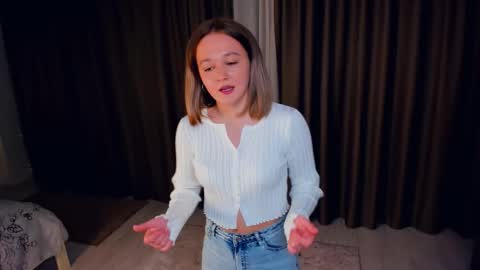 Mia online show from March 4, 6:36 pm