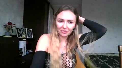 angelinalove28 online show from December 23, 11:14 am