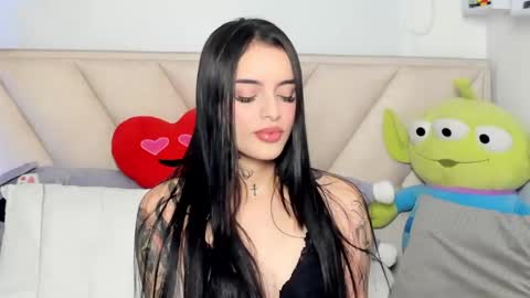 Snapshot of angeline__smith chatting on February 14, 9:34 am Angeline Smith online show from February 14, 9:34 am