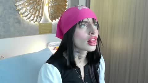 Angeline Smith  online show from November 1, 1:32 am