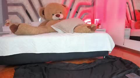 Angeline Heet online show from April 18, 3:53 am