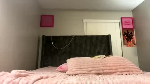 angelsosweeeet online show from July 12, 7:31 am
