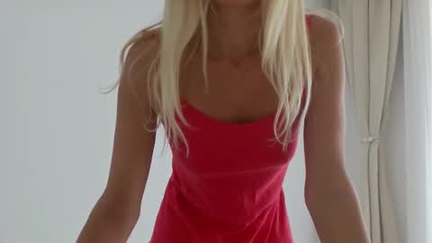 Snapshot of angelsquirting chatting on September 15, 8:22 am Alesia online show from September 15, 8:22 am
