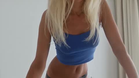 Snapshot of angelsquirting chatting on September 10, 6:46 am Alesia online show from September 10, 6:46 am