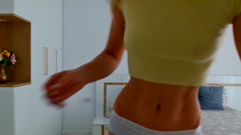Snapshot of angelsquirting chatting on February 16, 9:15 am Alesia online show from February 16, 9:15 am