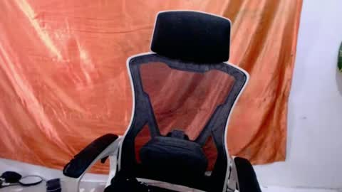 angelyn_slim online show from June 29, 5:25 am