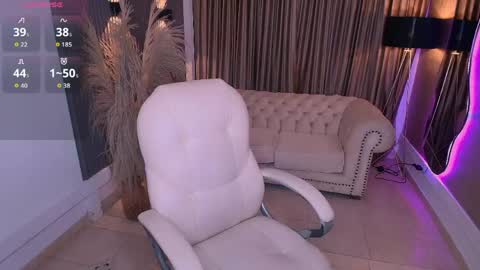 angie_smith_x online show from April 16, 10:59 am