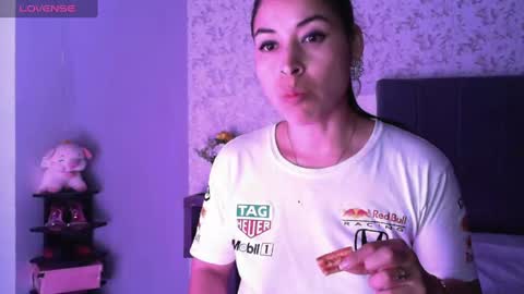 Snapshot of angiebaxter chatting on January 13, 12:41 am Angiebaxt online show from January 13, 12:41 am